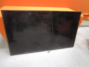 lot 33 image: LG 65 TV