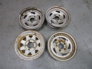 lot 58 image: (4) 13 Trailer Wheels
