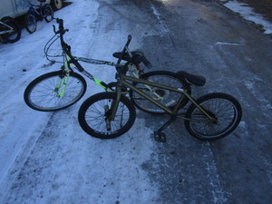 lot 81 image: Kids Bikes