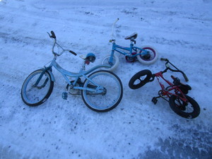 lot 83 image: Kids Bikes