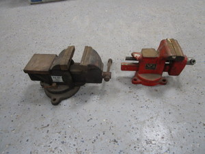 lot 123 image: (2) 4 Bench Vises
