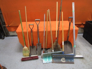 lot 195 image: Misc. Hand Tools