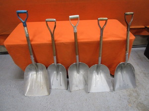 lot 199 image: Scoop Shovels