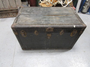 lot 205 image: Vintage Trunk