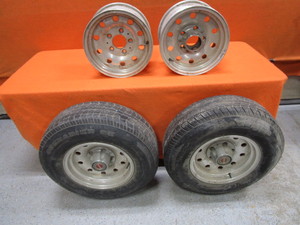 lot 208 image: (4) 15 Alum Modular Wheels 8 Wide 5 14 BC