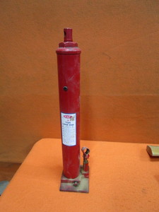 lot 214 image: Cherry Picker Hydraulic Jack