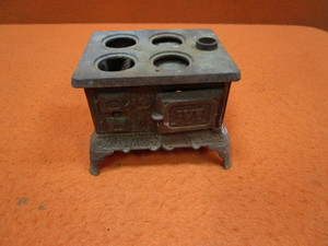 lot 219 image: Vintage Wood Stove Salesman Sample