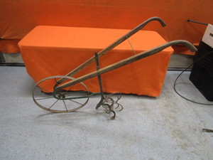 lot 221 image: Vintage Cultivator