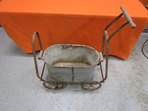 lot 223 image: Vintage Galvanized Water Tub & Cart