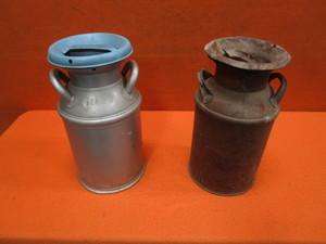 lot 226 image: (2) Vintage Cream Cans