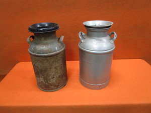 lot 227 image: (2) Vintage Cream Cans