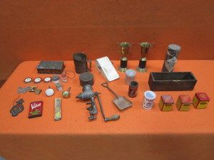 lot 250 image: Misc. Vintage Items