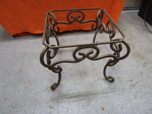 lot 255 image: Vintage Heavy Wrought Iron Coffee Table Base 23x24x22
