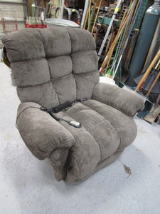 lot 212 image: Electric Lift Recliner