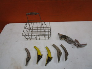 lot 265 image: Vintage Oil Bottle Caddy & Oil Spouts