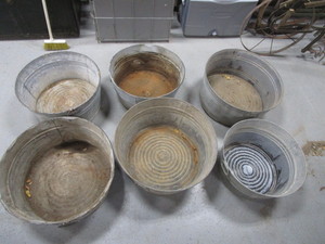 lot 285 image: Vintage Galvanized Tubs