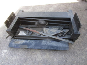 lot 3-A image: Maxon #1,300 Pickup Lift Gate