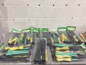 lot 596 image: LOT OF 12 9PCS Expert Gardener Tree Stake Kit 15 Plastic Tree Stakes