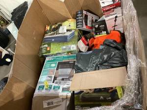 lot 913 image: Wholesale Pallet of Assorted Miscellaneous Items