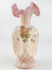 lot 22 image: FENTON ART GLASS&nbspPinch Vase 7 - Diamond Optic Rose Burmese  Handpainted by J. Cutshaw #7359RB