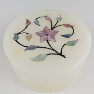 lot 37 image: Inlaid Mother of Pearl Alabaster TrinketJewelry Box with Lid