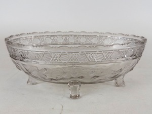 lot 47B image: INDIANA GLASS Birds and Strawberries 9 Oval 4 Toed Bowl