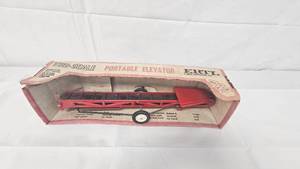 Tru Scale Vintage Original Portable Elevator