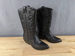 lot 156 image: Brand New Soda Boots Womens Size 7.5 Reno-S Western Cowboy Boots Black L