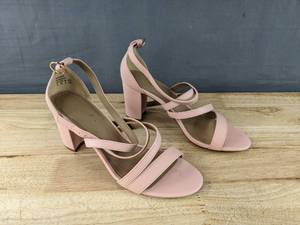 lot 171 image: Dream Pairs Dressy Chunky Strappy Sandals Womens Size 8 in Pink L