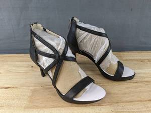 lot 176 image: Brand New LifeStride Masquerade Womens Size 5.5M Strappy Pumps Black L