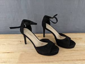 lot 191 image: Brand New Zurin Womens Size 7.5 Peep Toe Ankle Strap Stilettos in Black Suede L