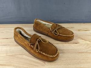 lot 106M image: New Mens Minnetonka Moccasin Pile Lined Hardsole Size 11 Brown N