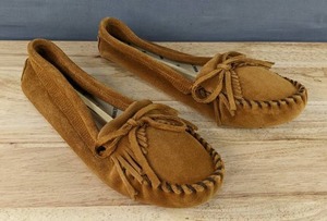 lot 121M image: New Minnetonka Kilty Soft Sole Moccasin Shoes Womens Size 8.5 Brown N