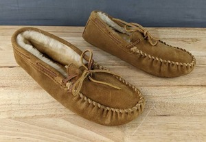 lot 256M image: Minnetonka Sheepskin Slipper Moccasin Shoes Mens Size 10 Tan N