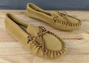 lot 271M image: New Minnetonka Pile Lined Soft Sole Moccasin Shoes Mens Size 11 Tan N