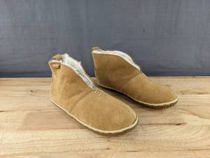 lot 36M image: New Womens Minnetonka Moccasin Tucson Slipper Size 8 Cinnamon N