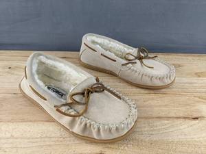 lot 56M image: Womens Minnetonka Moccasin Cally Size 6 Stone N