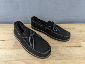 lot 31M image: New Mens Minnetonka Moccasin Pile Lined Hardsole Size 12 Black N