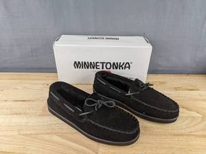 lot 76M image: New Mens Minnetonka Moccasin Pile Lined Hardsole Size 7.5 Black N
