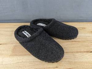 lot 81M image: New Mens Minnetonka Moccasin Corbin Slipper Size 10 Charcoal N