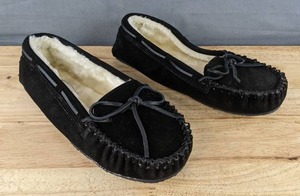 lot 131M image: New Minnetonka Cally Slipper Moccasin Shoes Womens Size 11 Black N
