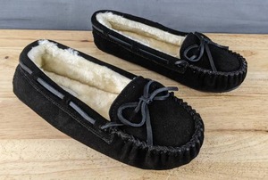 lot 111M image: Minnetonka Cally Slipper Moccasin Shoes Womens Size 9W Black N