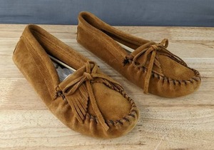 lot 141M image: Minnetonka Kilty Soft Sole Moccasin Shoes Womens Size 8.5 Brown N