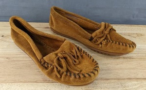 lot 176M image: New Minnetonka Kilty Hard Sole Moccasin Shoes Womens Size 8 Brown N