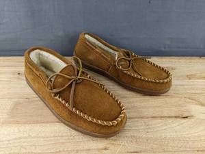 lot 206M image: New Minnetonka Pile Lined Hard Sole Moccasin Shoes Mens Size 9.5 Brown N