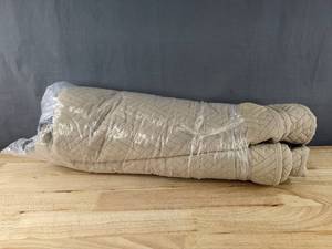 lot 180 image: King Size Quilt B