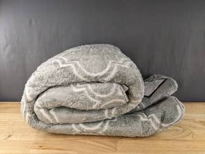 lot 164 image: New ChicRug Grey and White Area Rug B