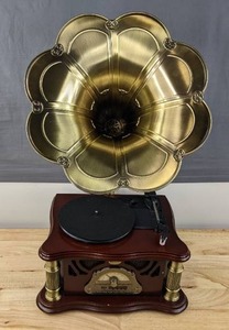 lot 193 image: Vintage Gramophone with Bluetooth Output Vintage Record Players Retro Gramophone Turntables for 7 9 12 Vinyl Records 3 Speed, Hi-Fi, Handcrafted by Pure Oak (Walnut) B