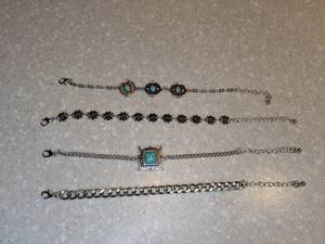 lot 401 image: New Set Of Four Bracelets Turquoise Silvery Zinc Alloy P