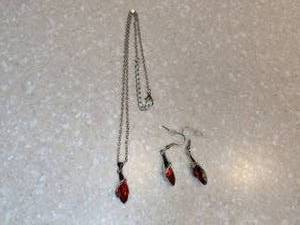 lot 403 image: New Silvery Plated Red Angel Eye Crystal Pendant Necklace & Earrings P